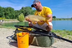 Rybárske vedro čierne EVA priemer 21cm výška 20cm