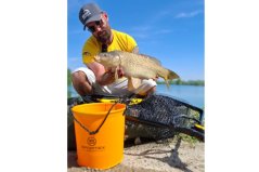 Rybárske vedro čierne EVA priemer 21cm výška 20cm